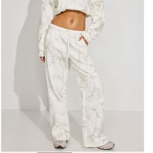 NWT Garage UltraFleece Straight Leg Sweatpants Winter Camo White